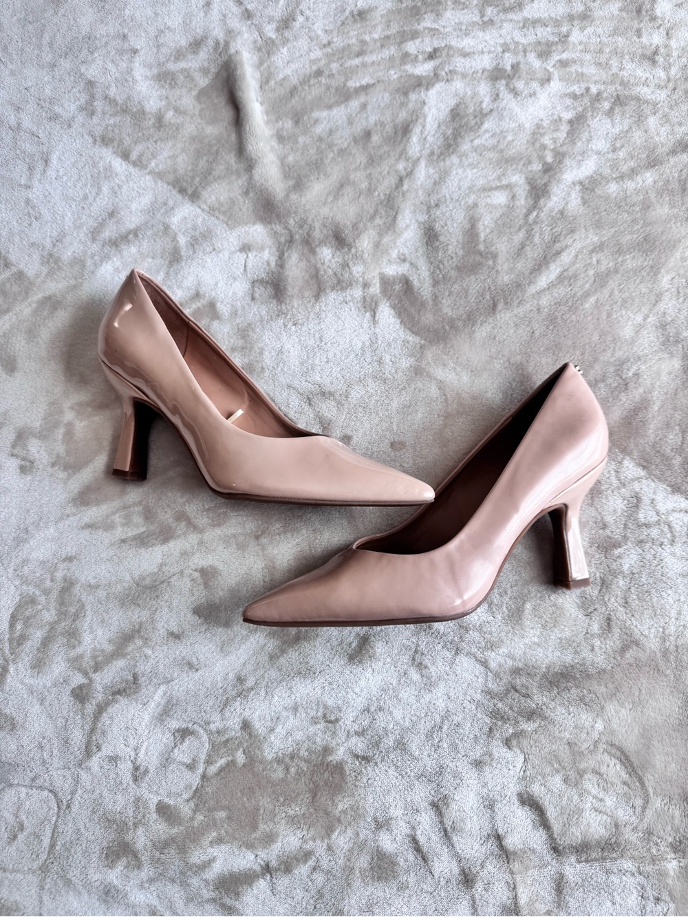 Sam & Libby Patent Pointed-Toe Pumps in Nude